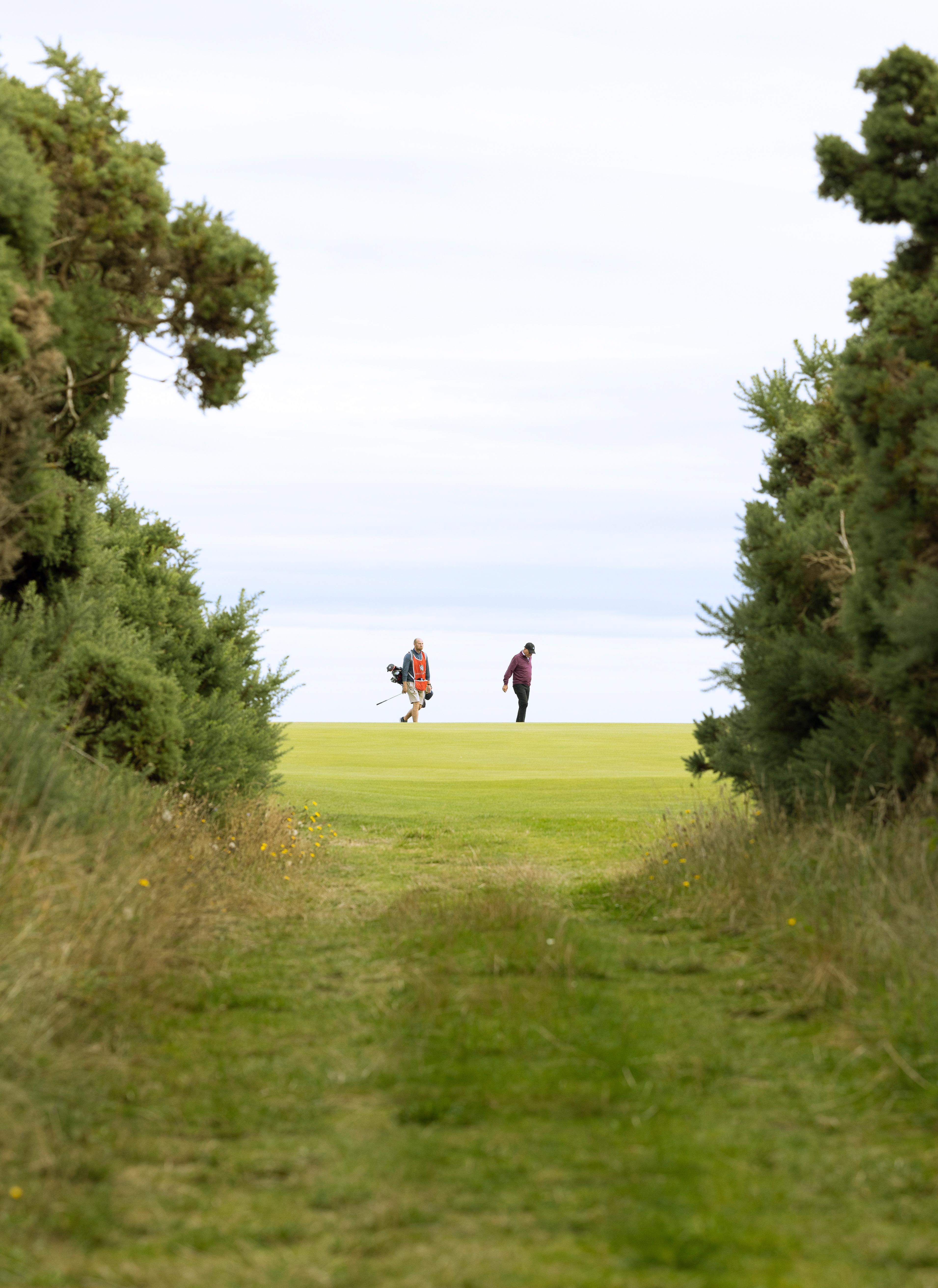 Hotel Dornoch Station Exteriér fotografie Golfers on the 18th fairway