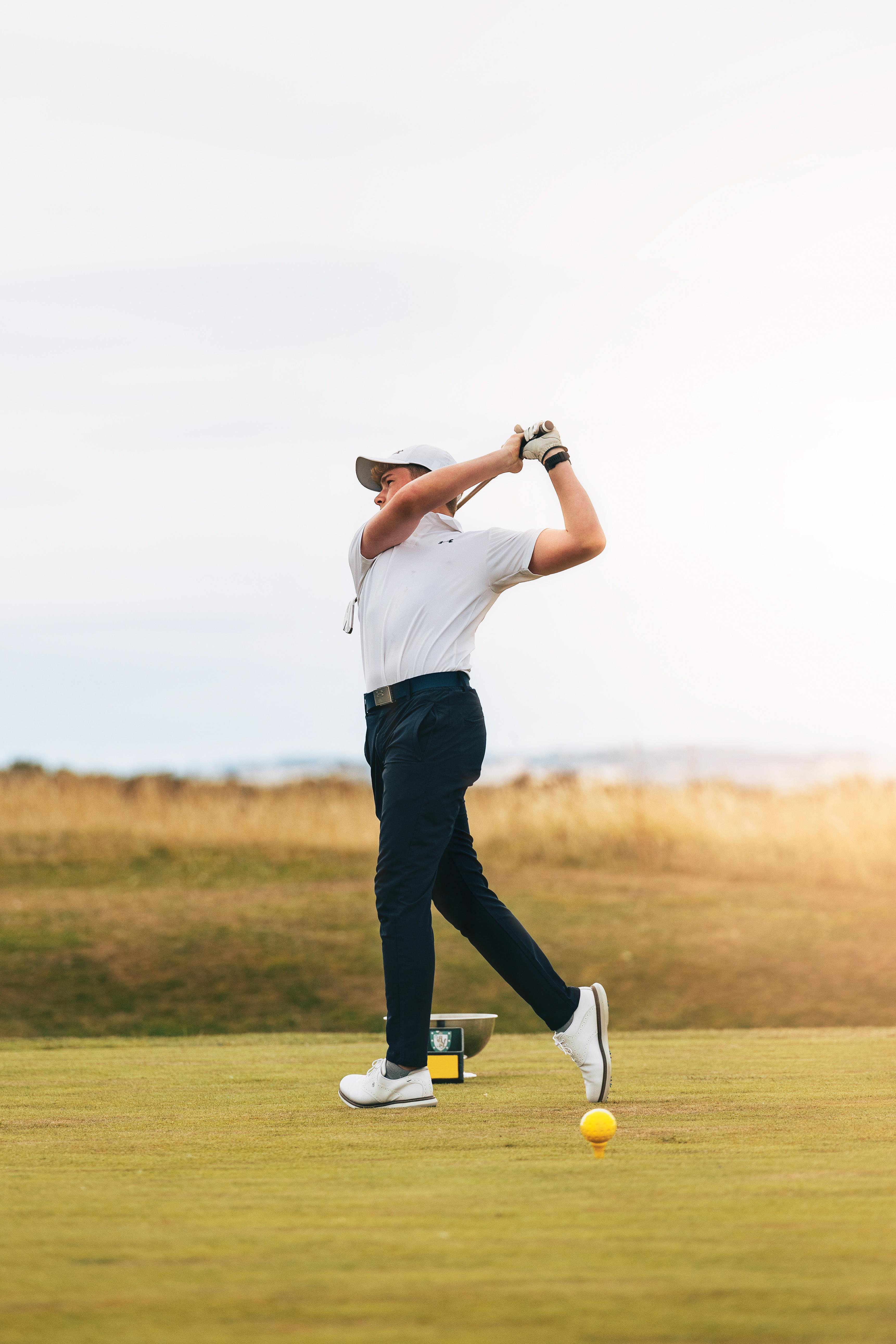Hotel Dornoch Station Exteriér fotografie Golf player