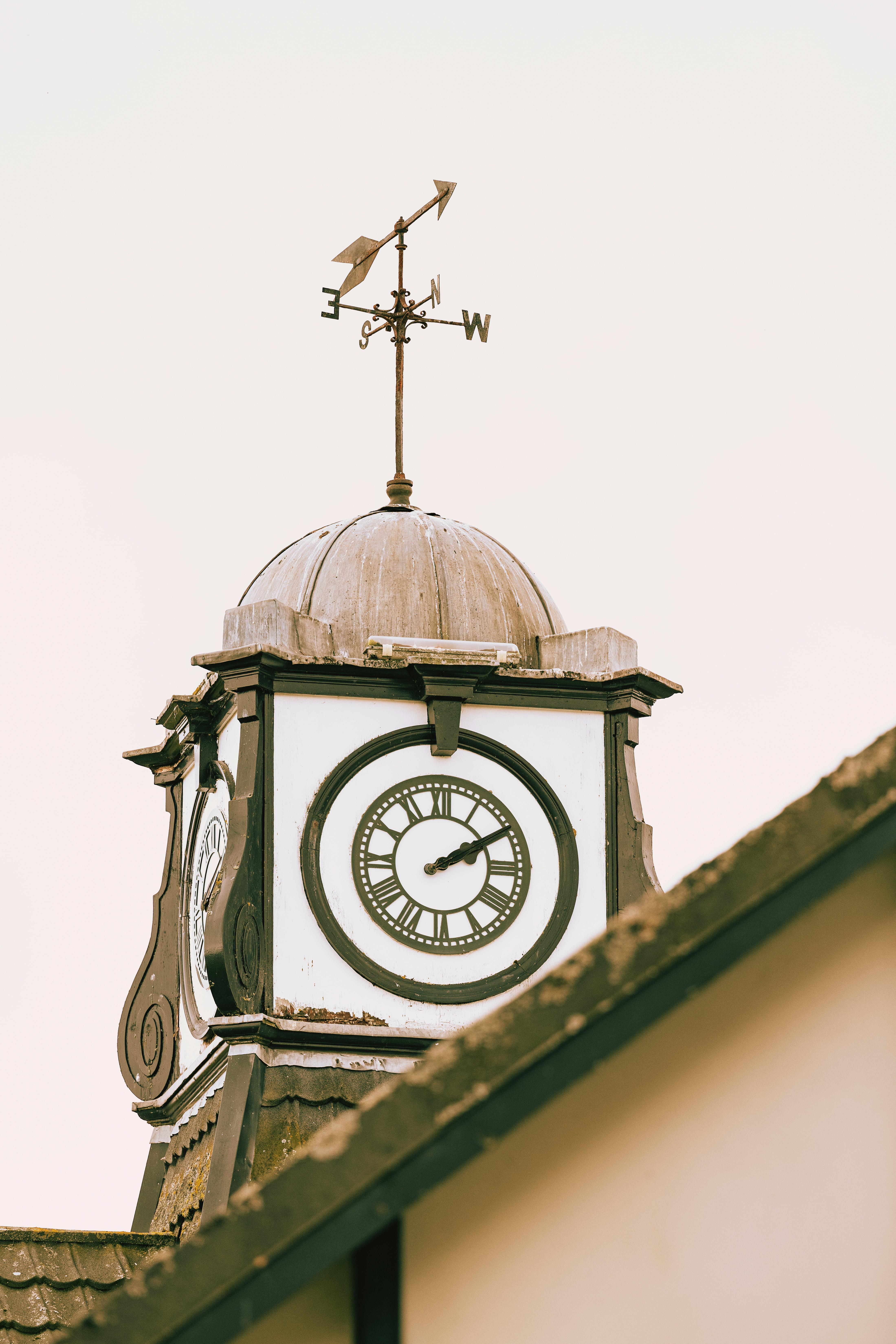 Hotel Dornoch Station Exteriér fotografie The clock tower