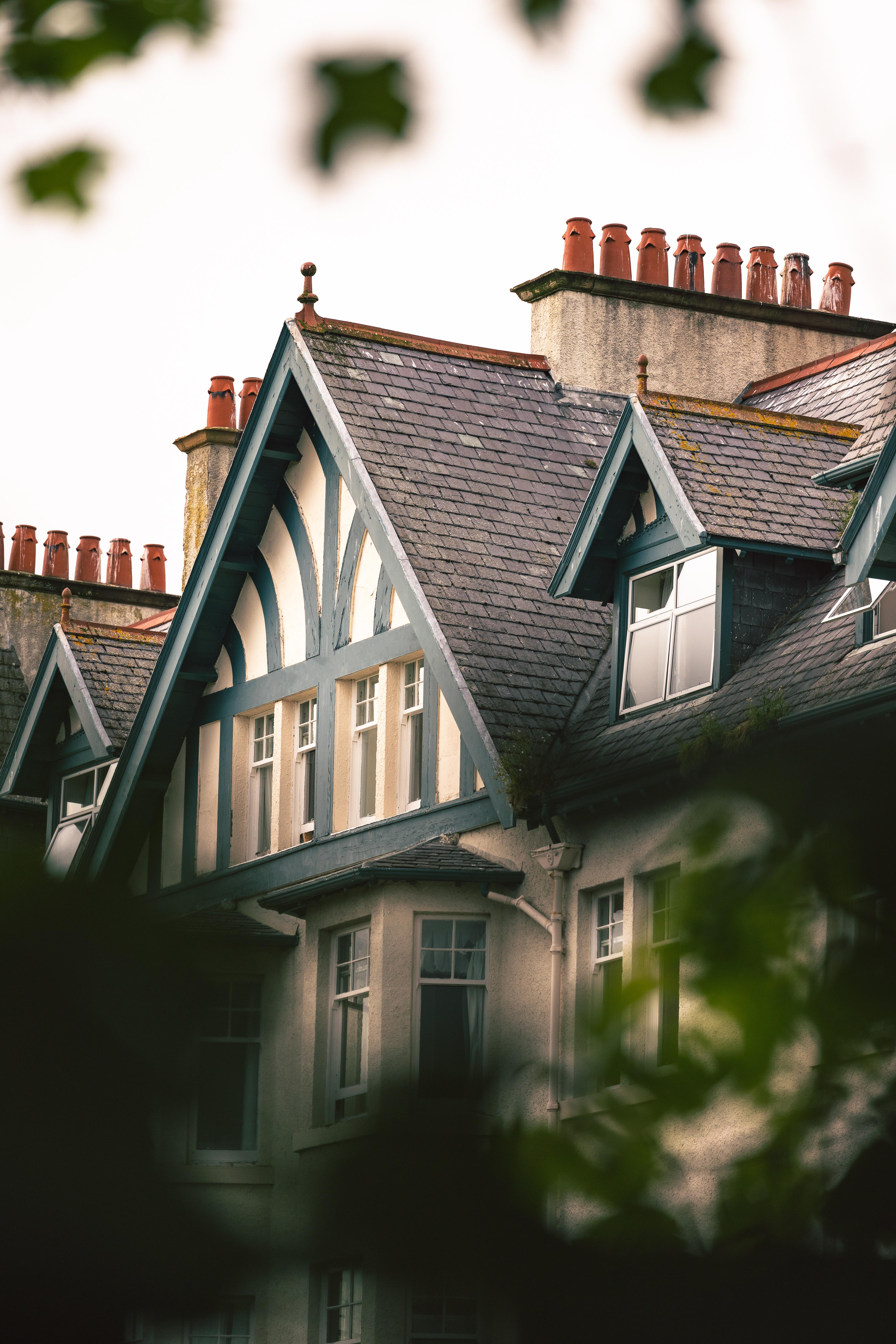 Hotel Dornoch Station Exteriér fotografie The roof of the house