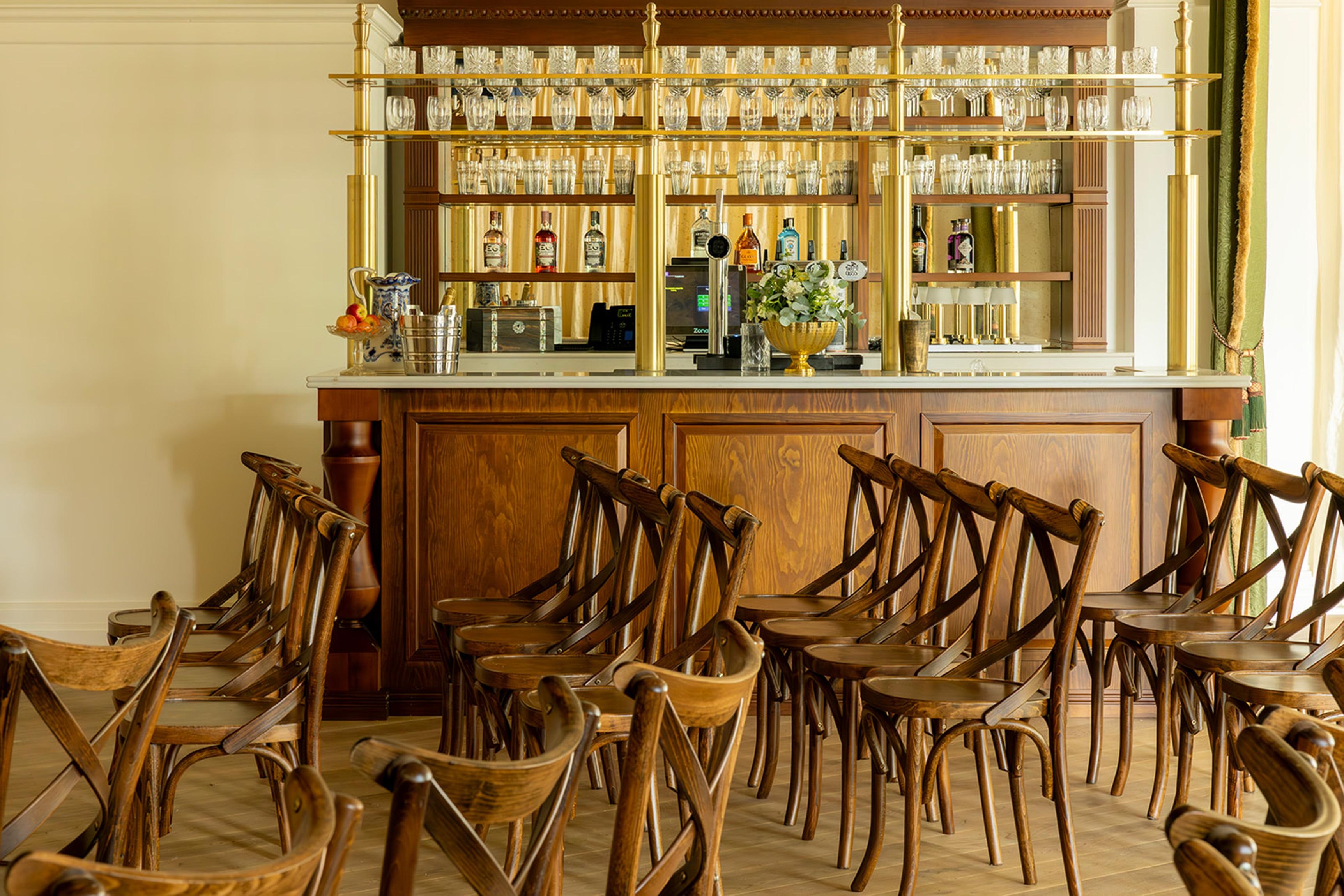 Hotel Dornoch Station Exteriér fotografie The bar at the Royal Automobile Club